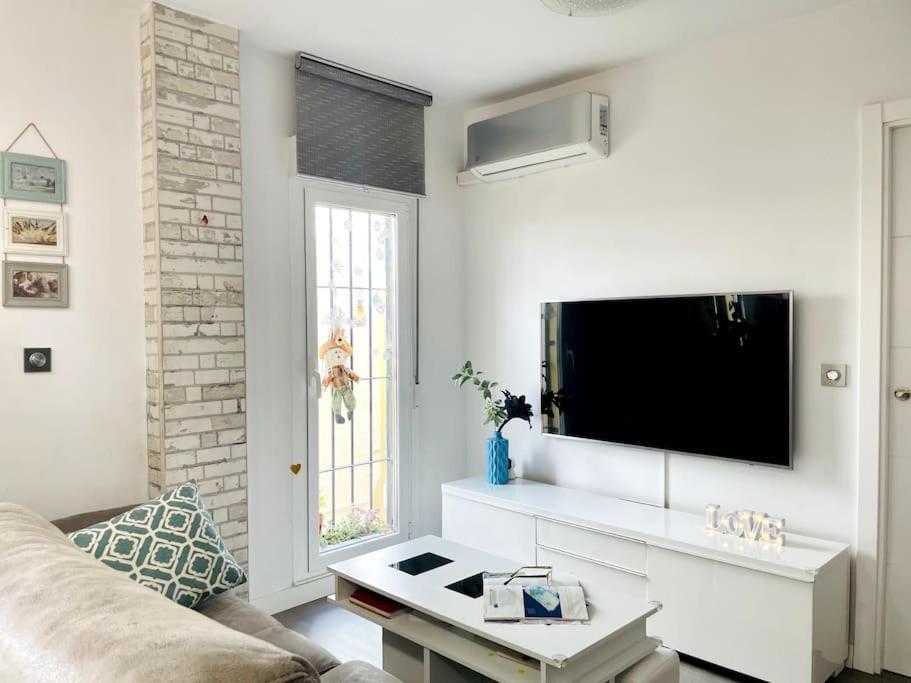 Nuevo!! Apartamento Lujo&Confort. Parking Севилья Экстерьер фото