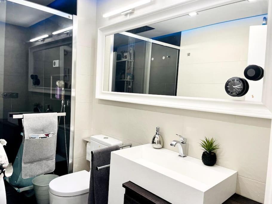 Nuevo!! Apartamento Lujo&Confort. Parking Севилья Экстерьер фото