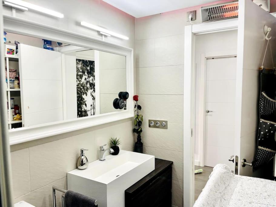 Nuevo!! Apartamento Lujo&Confort. Parking Севилья Экстерьер фото